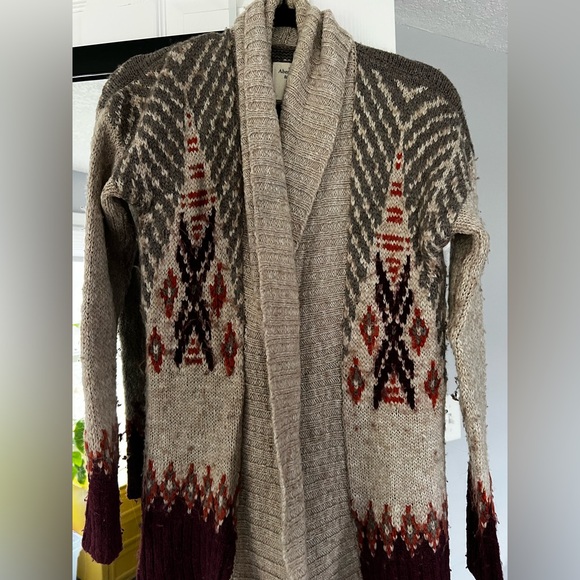Abercrombie & Fitch Sweaters - Abercrombie & Fitch Beige and Burgundy Patterned Cardigan